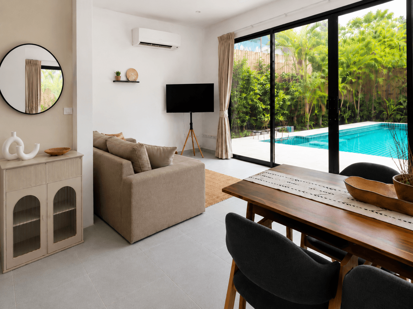 Beachside Villa - Image 4